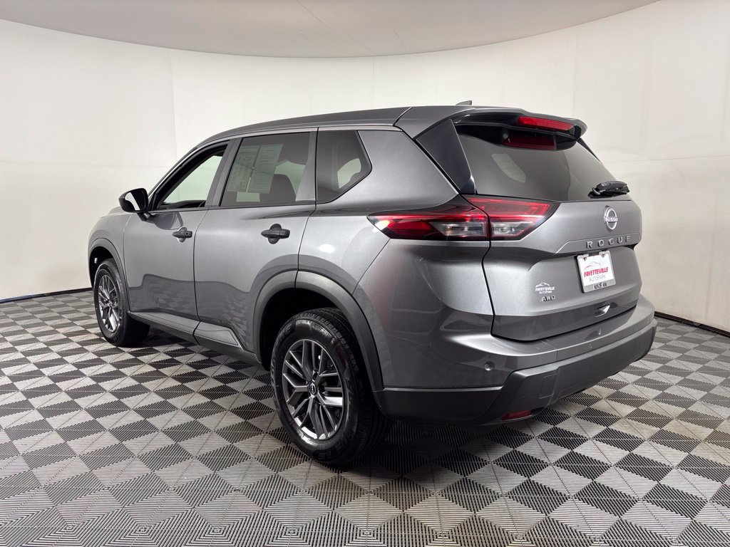Used 2024 Nissan Rogue S AWD/4WD image 16