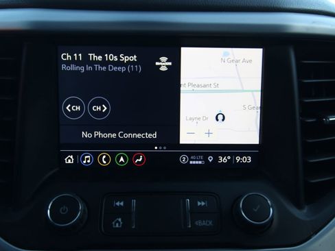 Used 2023 GMC Acadia SLT w/ Preferred Package image 34