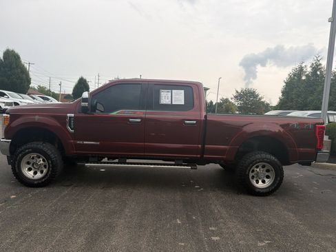 Used 2017 Ford F250 XLT AWD/4WD image 2