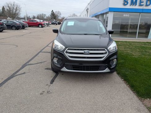 Used 2017 Ford Escape SE image 3