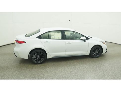 Used 2024 Toyota Corolla SE image 11