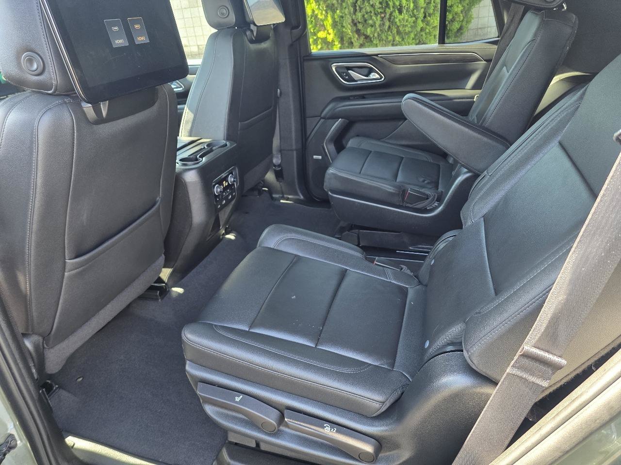 Used 2023 Chevrolet Tahoe Z71 w/ Luxury Package AWD/4WD image 10