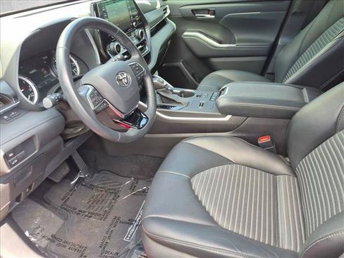 Used 2021 Toyota Highlander XSE FWD image 15