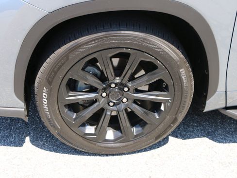 Used 2022 Toyota Highlander Limited FWD image 13