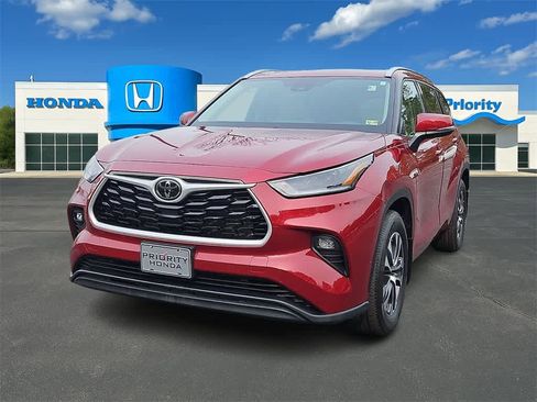 Used 2021 Toyota Highlander XLE image 1