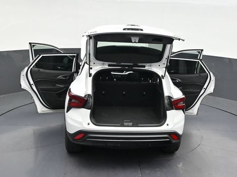 Used 2024 Chevrolet Trax RS FWD image 37