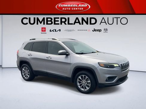 Used 2019 Jeep Cherokee Latitude Plus w/ Cold Weather Group AWD/4WD image 2