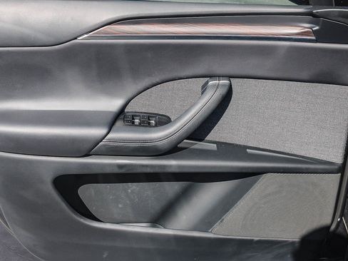 Used 2024 Tesla Model X Base image 20