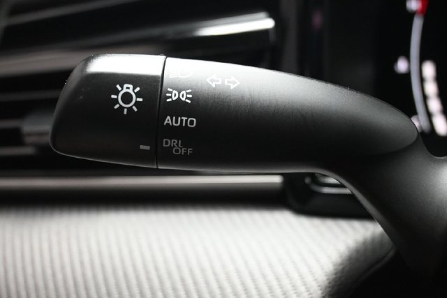 Used 2025 Toyota Camry SE w/ Convenience Package FWD image 20