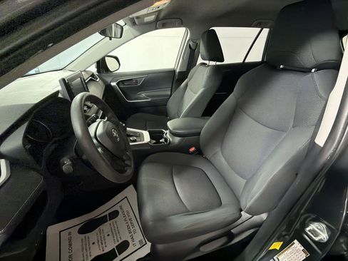 Used 2019 Toyota RAV4 LE image 13