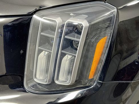 Used 2024 Kia Telluride SX Prestige AWD/4WD image 3