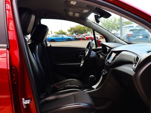 Used 2022 Chevrolet Trax LT w/ LT Convenience Package FWD image 30
