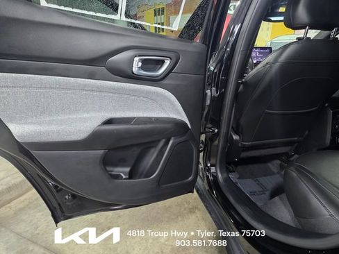 Used 2023 Jeep Compass Latitude AWD/4WD image 10