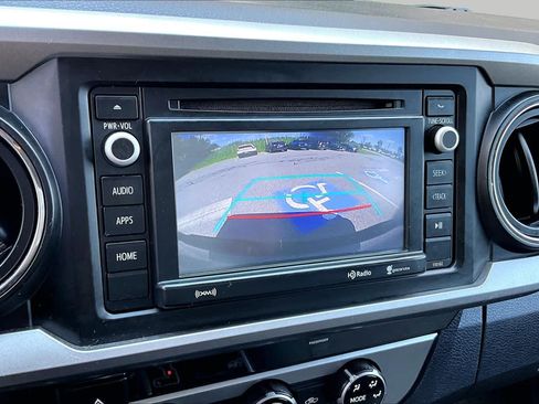 Used 2016 Toyota Tacoma SR5 w/ SR5 Appearance Package (SN) AWD/4WD image 29