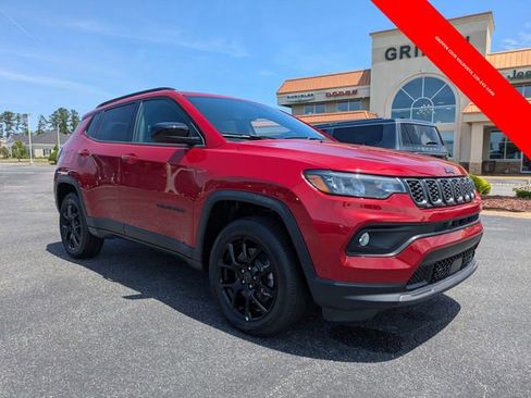 Used 2025 Jeep Compass Latitude w/ Convenience Group AWD/4WD image 1