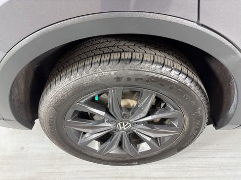 Used 2024 Volkswagen Tiguan SE image 10