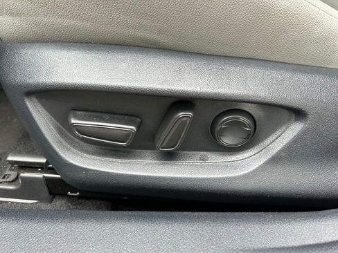 Used 2025 Toyota Camry SE w/ Convenience Package FWD image 16