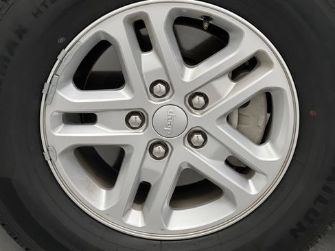 Used 2024 Jeep Grand Cherokee Laredo RWD image 70