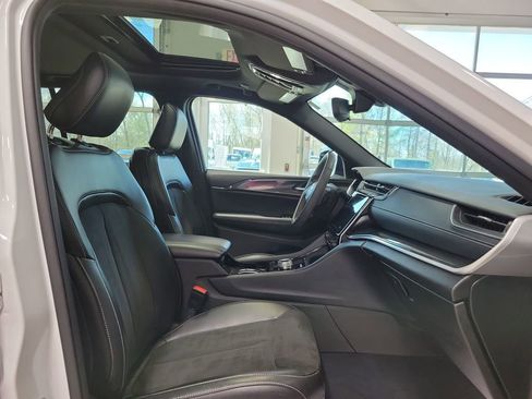 Used 2023 Jeep Grand Cherokee Altitude image 18