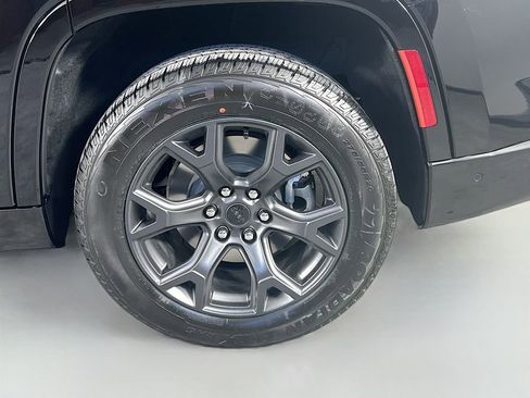 New 2026 Jeep Grand Wagoneer Limited AWD/4WD image 17