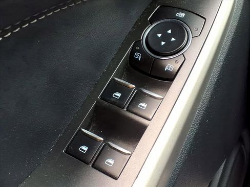 Used 2022 Ford Explorer XLT w/ Equipment Group 202A image 16