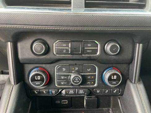 Used 2023 Chevrolet Suburban Premier AWD/4WD image 25