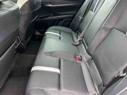 Used 2025 Toyota Camry SE w/ Convenience Package image 19