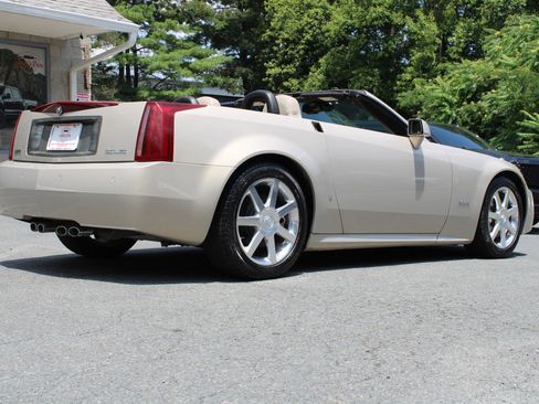 Used 2006 Cadillac XLR image 7