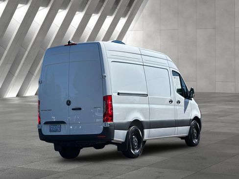 Used 2025 Mercedes-Benz Sprinter 2500 image 4
