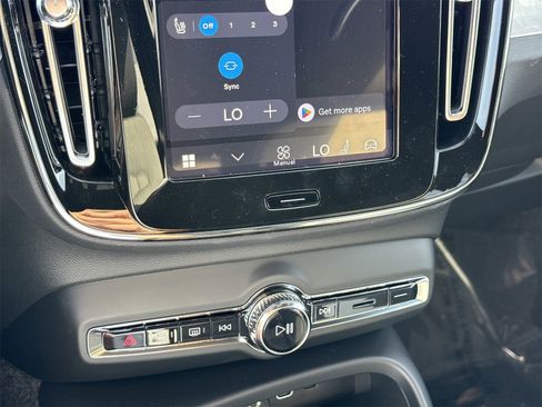 New 2026 Volvo XC40 B4 Core w/ Protection Package image 25