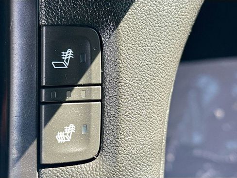 Used 2019 GMC Acadia SLE w/ LPO, Black Accent Package FWD image 22