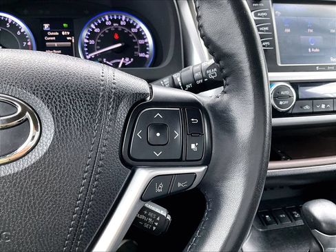 Used 2019 Toyota Highlander XLE AWD/4WD image 15