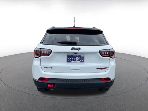 Used 2025 Jeep Compass Trailhawk AWD/4WD image 8