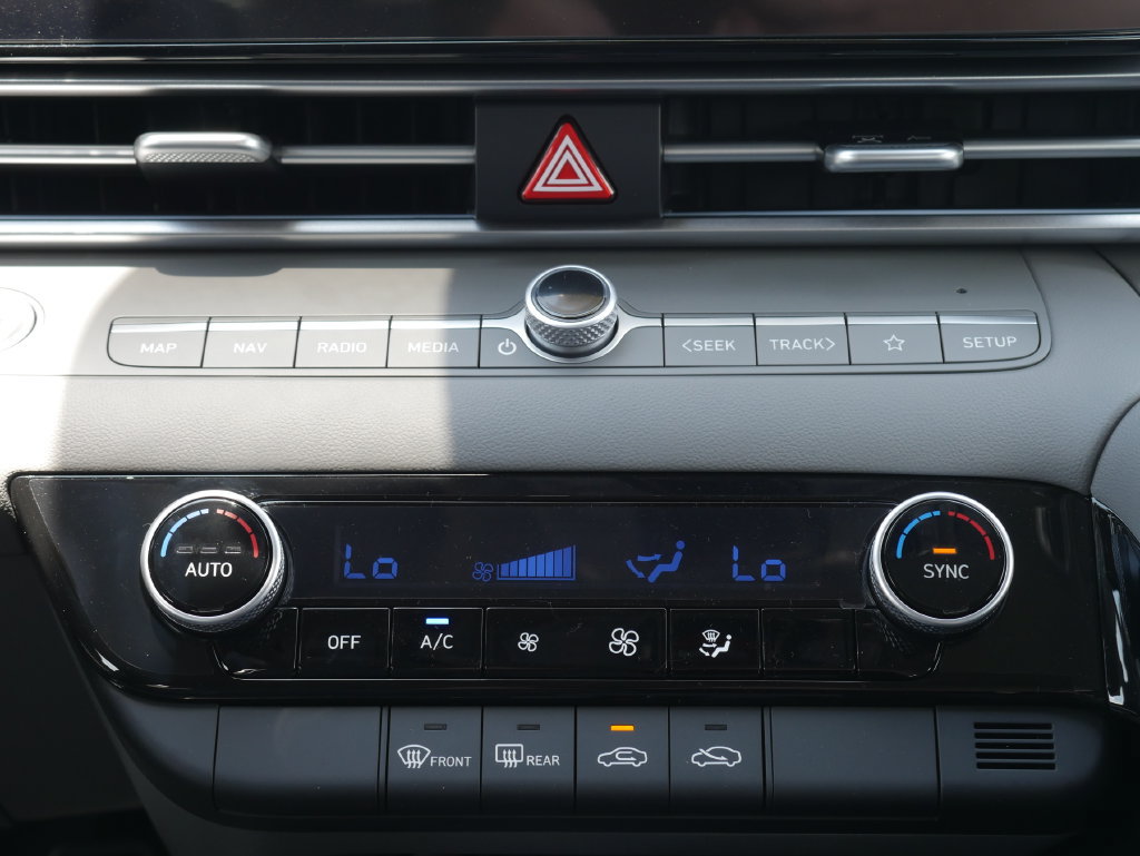 New 2026 Hyundai Elantra SEL FWD image 40