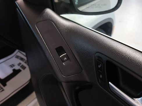 Used 2015 Volkswagen Tiguan S FWD image 22