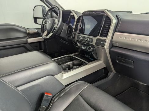 Used 2022 Ford F250 Lariat w/ Black Appearance Package image 23
