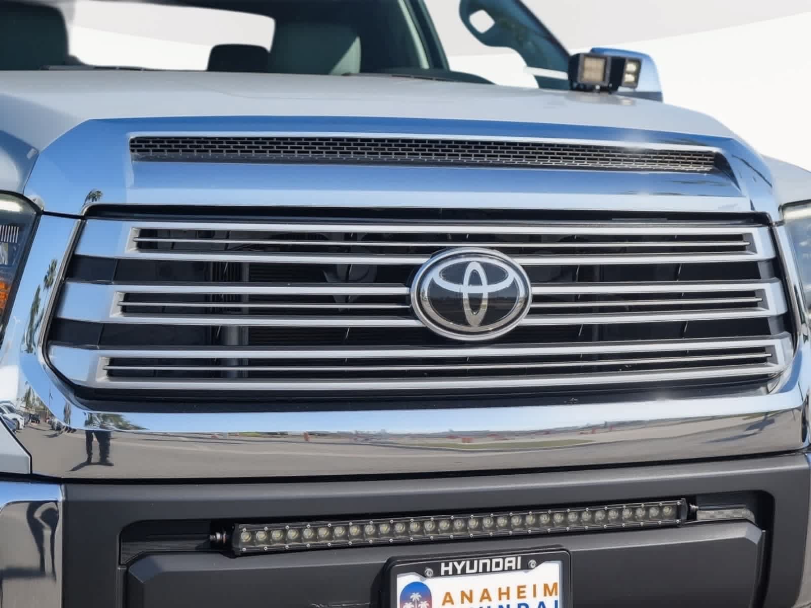 Used 2020 Toyota Tundra Limited w/ Limited Premium Package AWD/4WD image 6