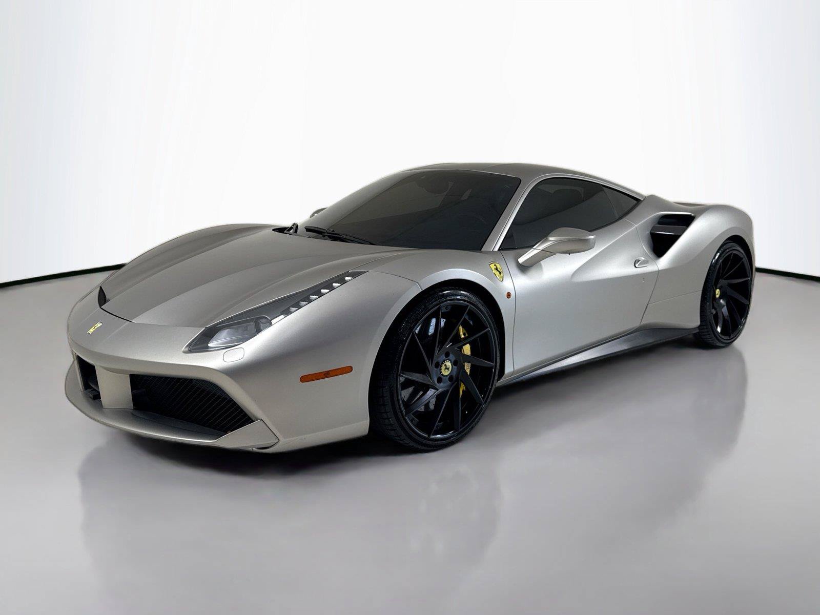 Used 2016 Ferrari 488 GTB RWD image 10