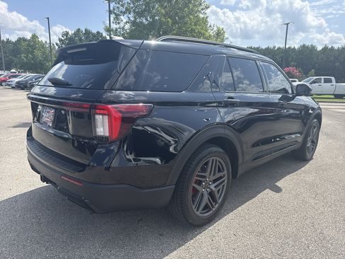 Used 2025 Ford Explorer ST-Line w/ Premium Package RWD image 7