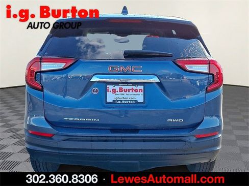 Used 2024 GMC Terrain SLE image 5