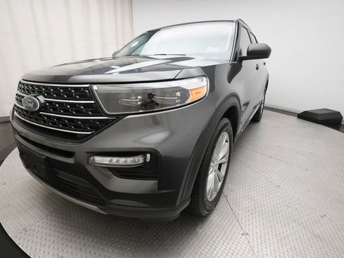 Used 2020 Ford Explorer XLT w/ Equipment Group 202A AWD/4WD image 12