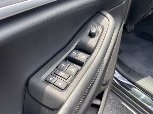 Used 2025 Jeep Grand Cherokee Limited w/ Luxury Tech Group II RWD image 23