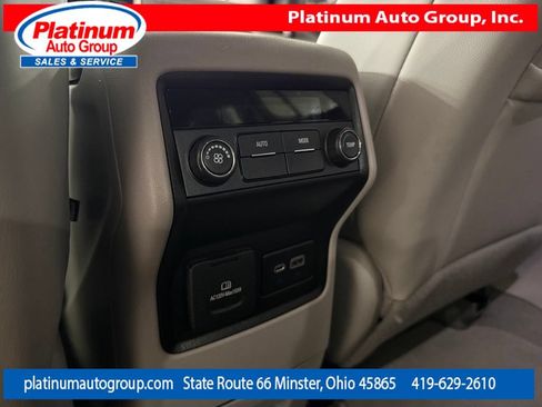 Used 2020 GMC Acadia SLT FWD image 30