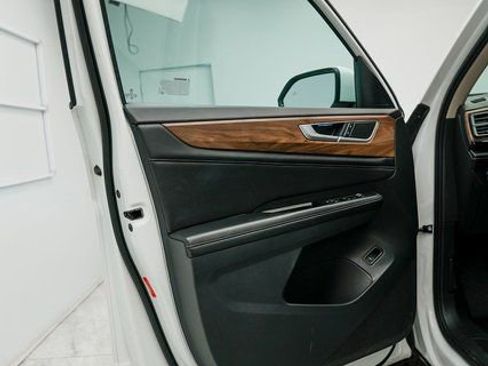 Used 2024 Volkswagen Atlas SE image 24