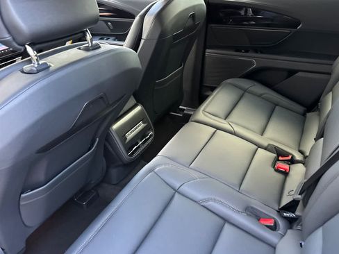 Used 2026 Lincoln Nautilus Premier image 4