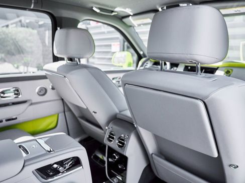 Used 2024 Rolls-Royce Cullinan AWD/4WD image 53