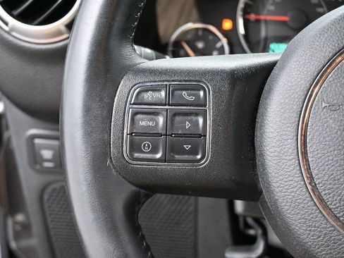 Used 2017 Jeep Wrangler Unlimited Rubicon w/ Connectivity Group AWD/4WD image 16