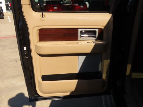 Used 2014 Ford F150 King Ranch w/ King Ranch Luxury Package image 19