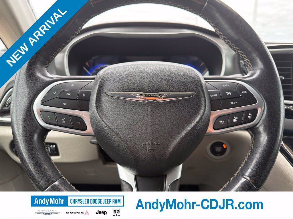 Used 2024 Chrysler Pacifica Touring-L FWD image 28
