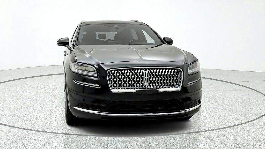 Used 2023 Lincoln Nautilus Reserve AWD/4WD image 2